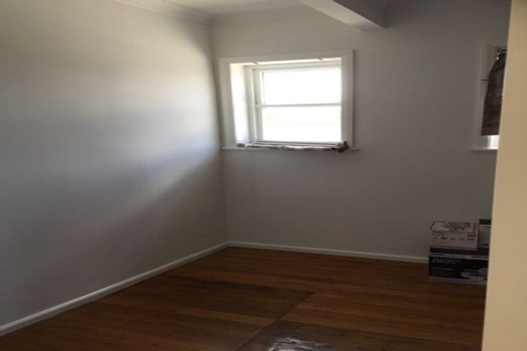 Photo of property in 3155 Great North Road, New Lynn, Auckland, 0600