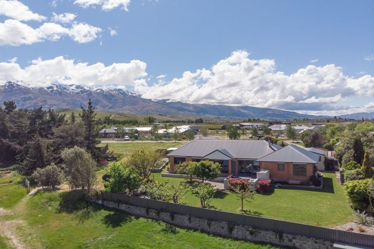 Photo of property in 4 Pisa Moorings Road, Mount Pisa, Cromwell, 9383