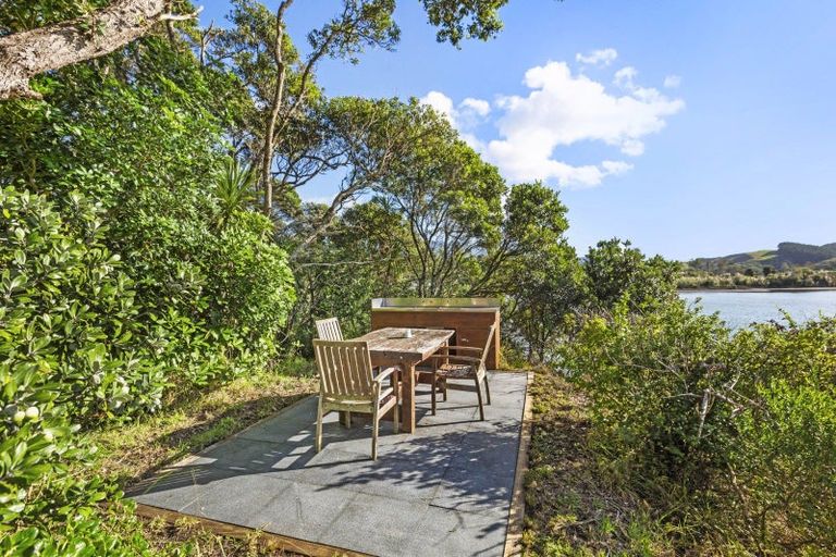 Photo of property in 33 Nihinihi Avenue, Raglan, 3225