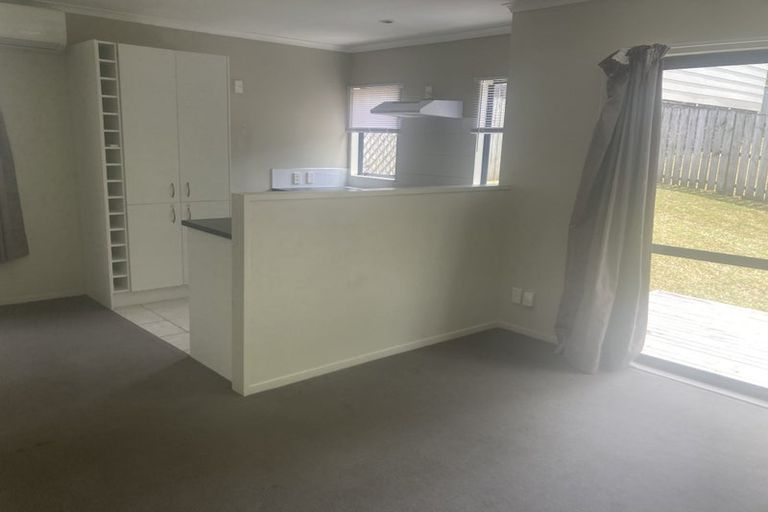 Photo of property in 21 Mona Vale, West Harbour, Auckland, 0618