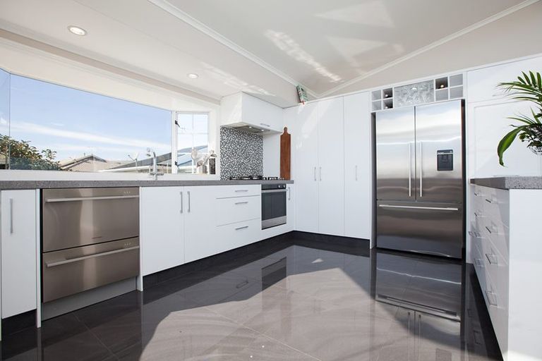 Photo of property in 7a Chatswood Grove, Fitzroy, New Plymouth, 4312