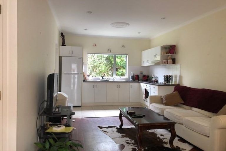 Photo of property in 23 Ian Marwick Place, Birkenhead, Auckland, 0626