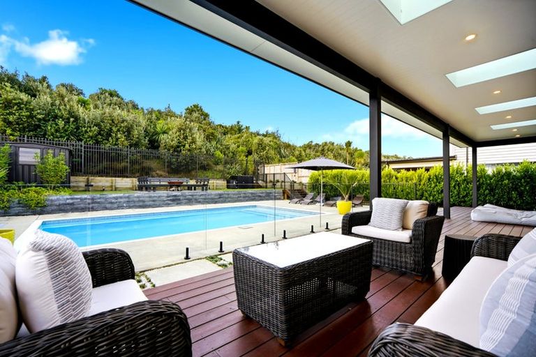 Photo of property in 19 Headsail Drive, Long Bay, Auckland, 0630