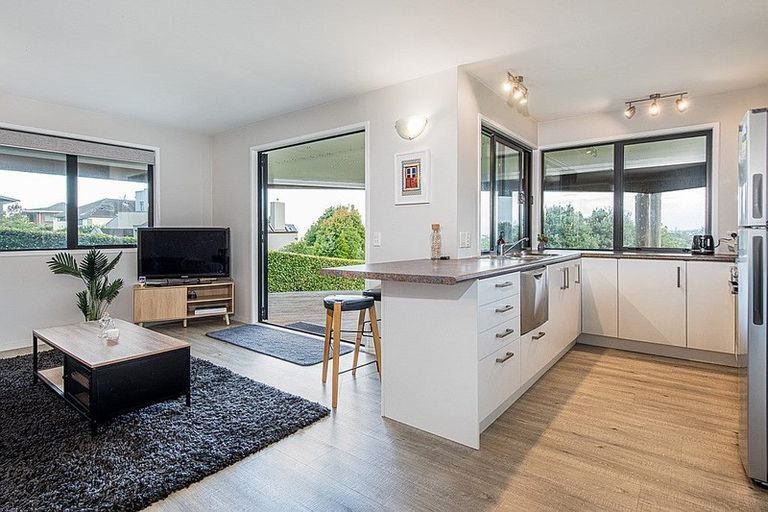 Photo of property in 36 Knights Road, Rothesay Bay, Auckland, 0630