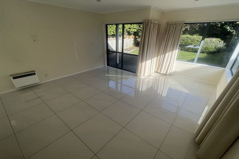 Photo of property in 122 Westchester Drive, Churton Park, Wellington, 6037