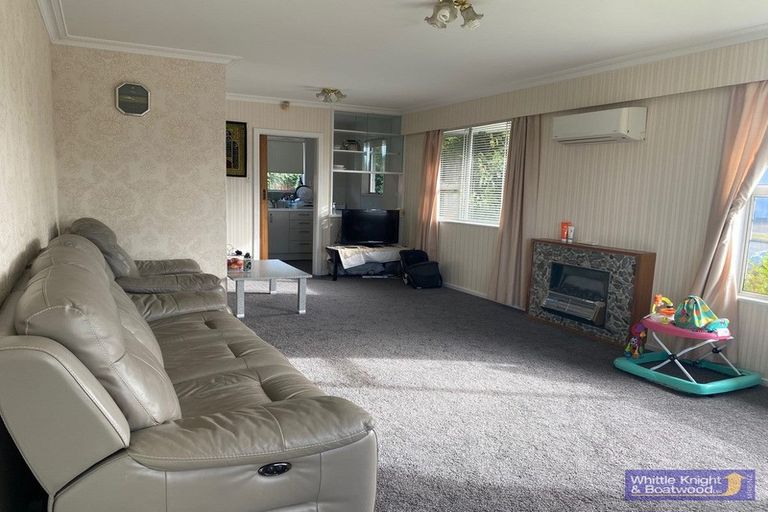 Photo of property in 27 Ambleside Drive, Burnside, Christchurch, 8053