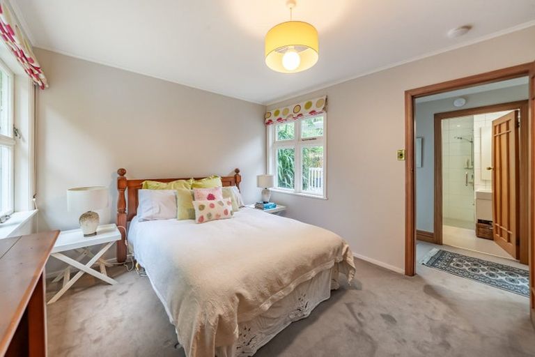 Photo of property in 42 Pretoria Road, Karaka Bays, Wellington, 6022