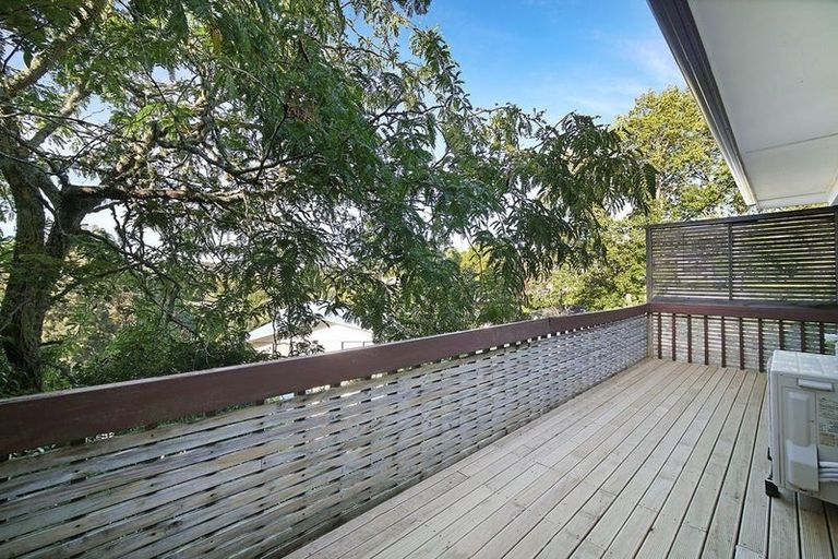 Photo of property in 25 Walnut Lane, Browns Bay, Auckland, 0630