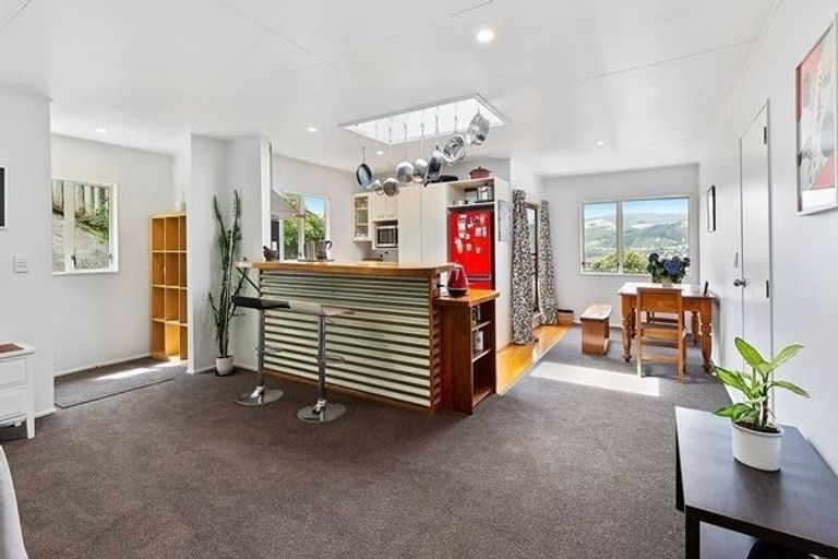Photo of property in 8a Cullen Place, Tawa, Wellington, 5028