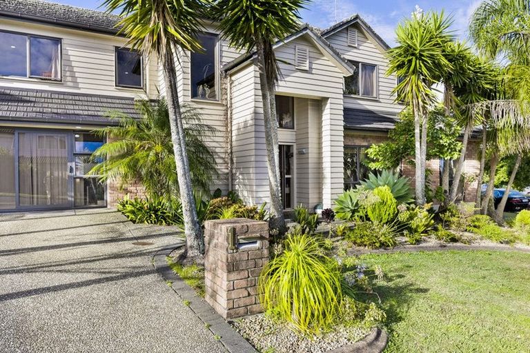 Photo of property in 1 Seresin Crescent, Flat Bush, Auckland, 2016