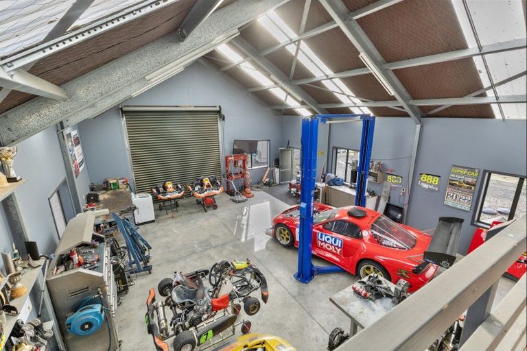 Photo of property in 44 Tutakarae Road, Kelvin Grove, Palmerston North, 4470