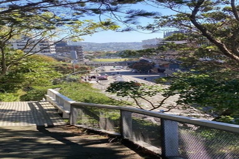 Photo of property in 62 Kelburn Parade, Kelburn, Wellington, 6012