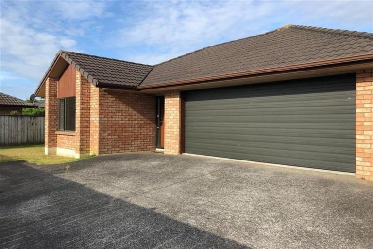 Photo of property in 16 Erne Crescent, East Tamaki, Auckland, 2016