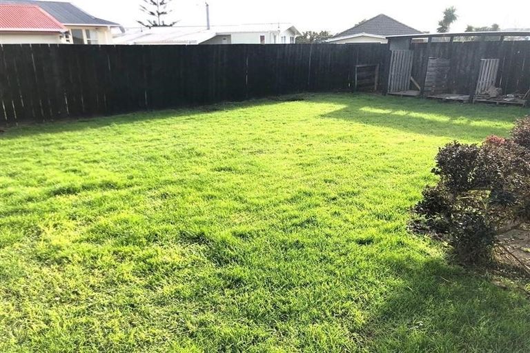 Photo of property in 37 Edgewater Drive, Pakuranga, Auckland, 2010