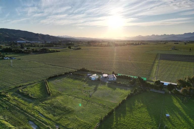 Photo of property in 92 Beacon Road, Dillons Point, Blenheim, 7273