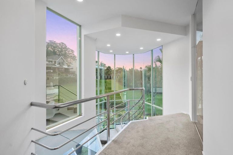 Photo of property in 1/9 The Esplanade, Castor Bay, Auckland, 0620