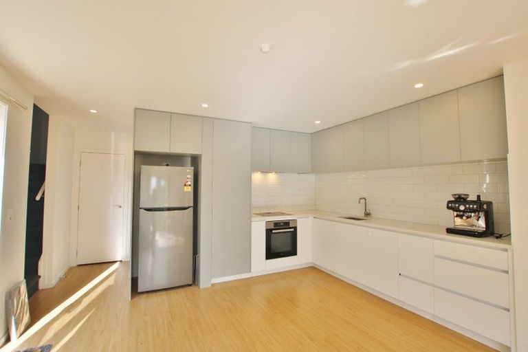 Photo of property in 14 Otaimako Place, Mangere, Auckland, 2022