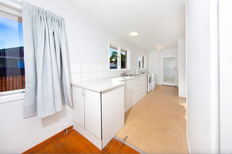 Photo of property in 3 Roby Street, Te Atatu Peninsula, Auckland, 0610