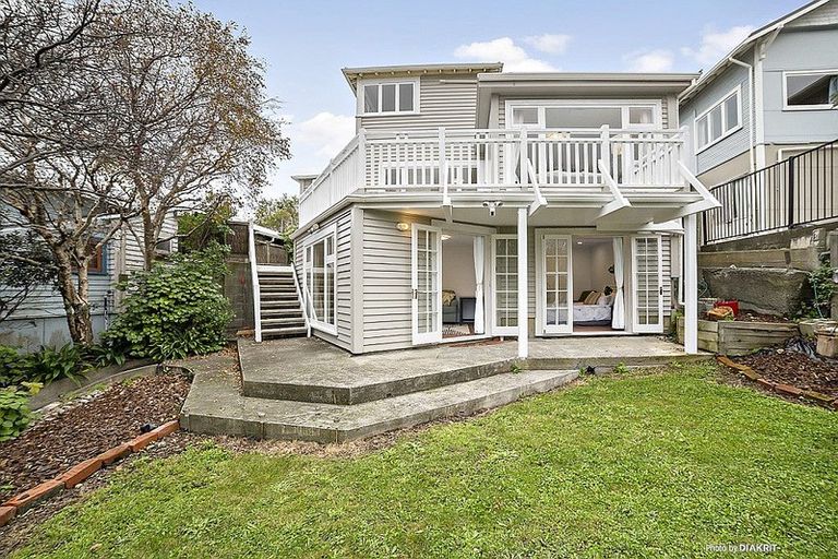 Photo of property in 14 Milne Terrace, Island Bay, Wellington, 6023