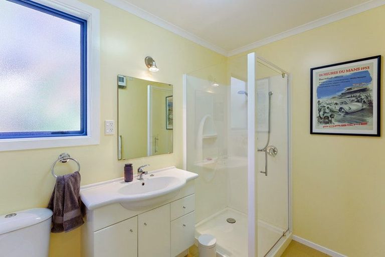 Photo of property in 17 Hona Street, Waikanae Beach, Waikanae, 5036