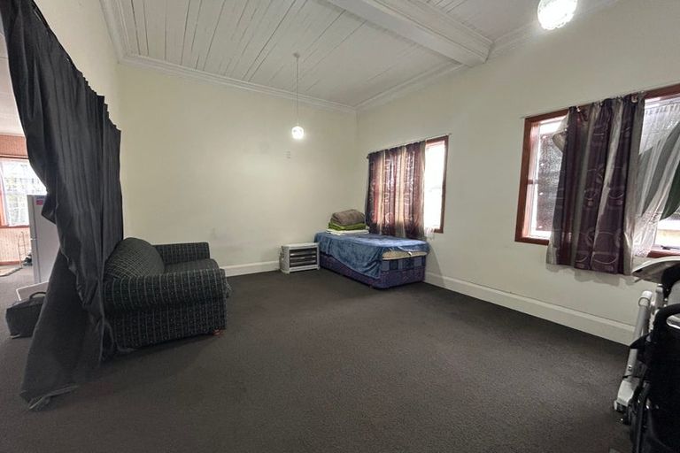 Photo of property in 8 Pirie Street, Palmerston North, 4410