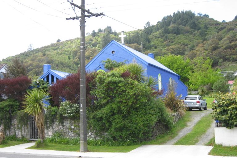 Photo of property in 130 Waikawa Road, Picton, 7220