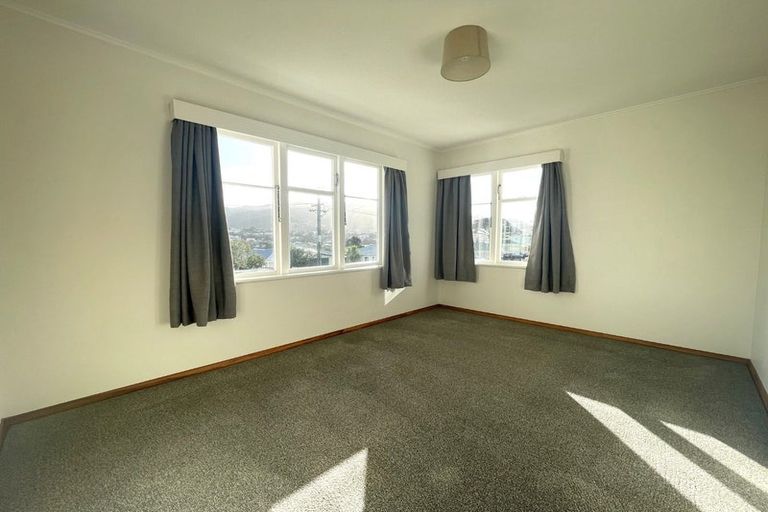 Photo of property in 69 Taylor Terrace, Tawa, Wellington, 5028