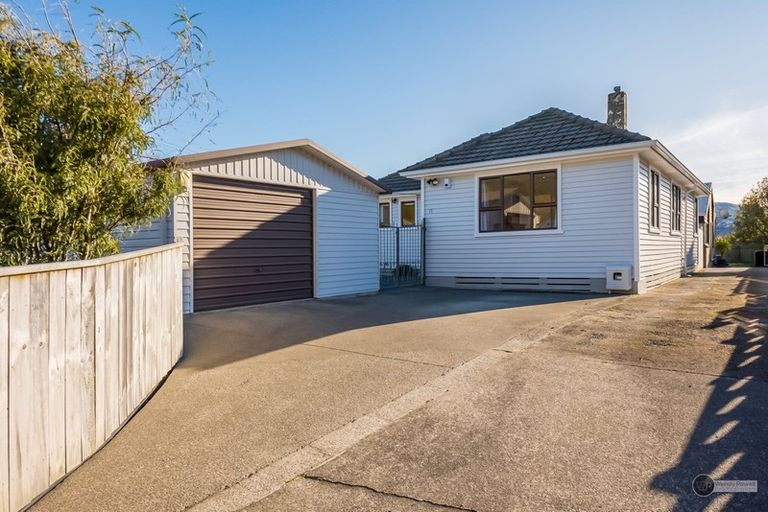 Photo of property in 15 Fleet Street, Naenae, Lower Hutt, 5011