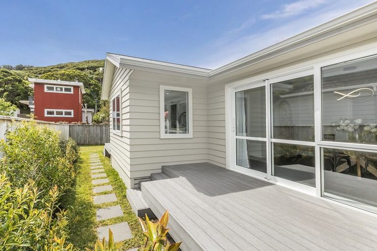 Photo of property in 60 Airlie Road, Plimmerton, Porirua, 5026