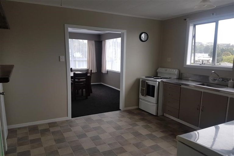 Photo of property in 2/323 Saint Aubyn Street, New Plymouth, 4310