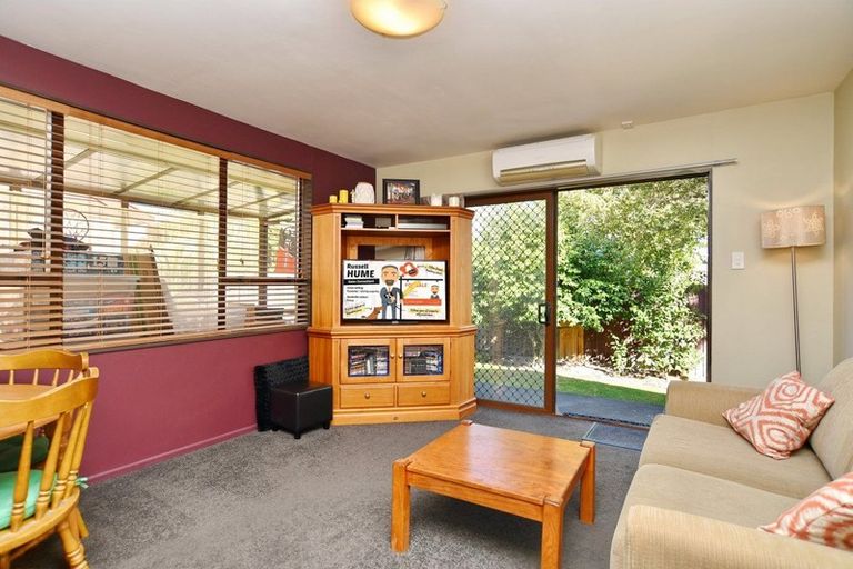 Photo of property in 2/32 Prestons Road, Redwood, Christchurch, 8051