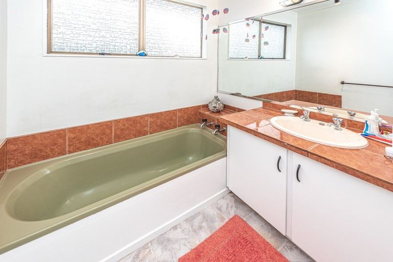 Photo of property in 24 Parkdale Drive, Aramoho, Whanganui, 4500