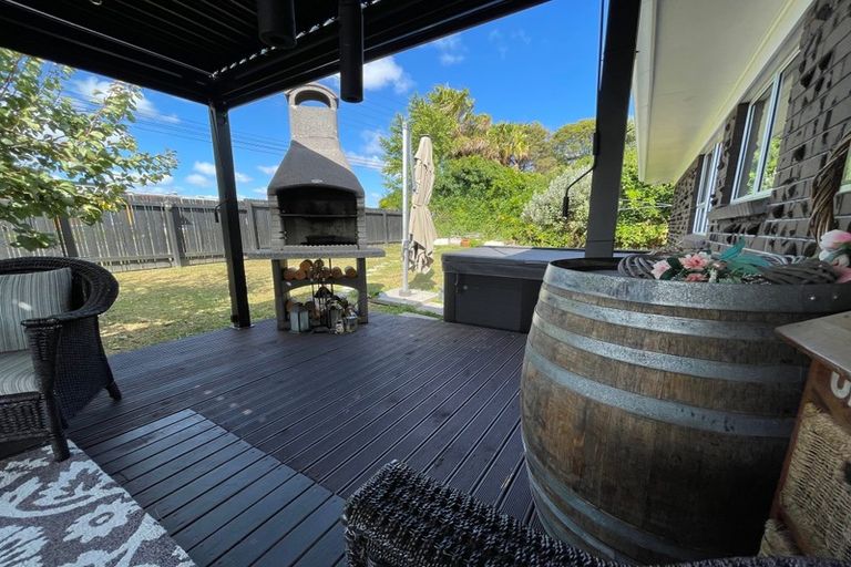 Photo of property in 1/2 Palm Court Drive, Glen Eden, Auckland, 0602