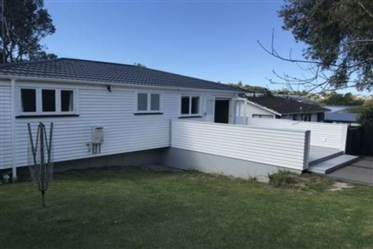 Photo of property in 27 Ellice Road, Totara Vale, Auckland, 0629