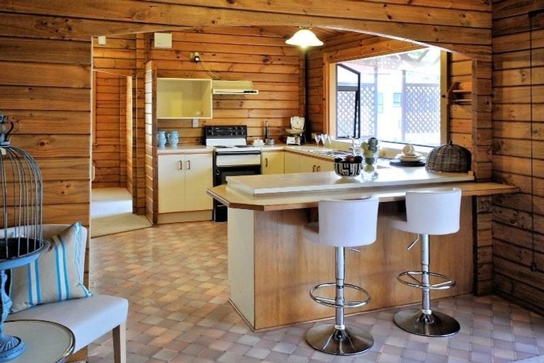 Photo of property in 21 Unsworth Drive, Unsworth Heights, Auckland, 0632