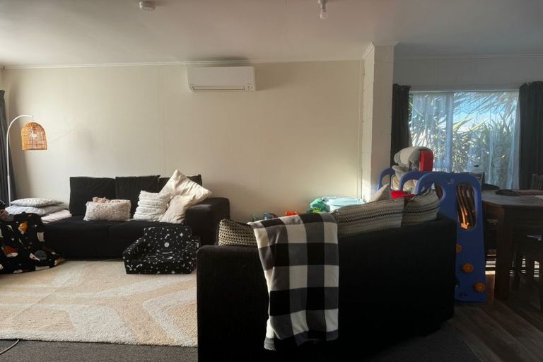 Photo of property in 4 Waimana Road, Conifer Grove, Takanini, 2112