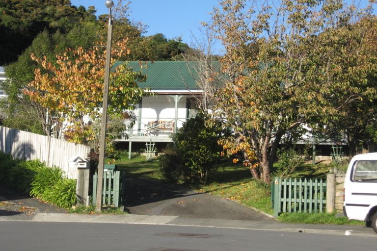 Photo of property in 6 Mokopuna Grove, Stokes Valley, Lower Hutt, 5019
