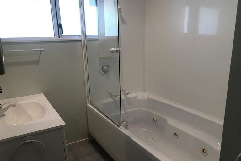 Photo of property in 11 Lakeside Villas, Whitby, Porirua, 5024