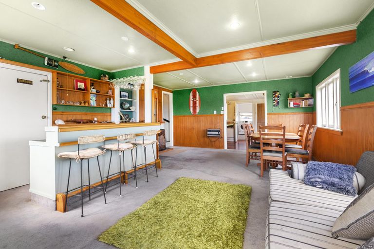 Photo of property in 7 Government Road, Raglan, 3225