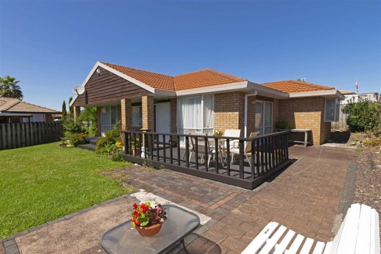 Photo of property in 12 Martin Jugum Lane, Ranui, Auckland, 0612