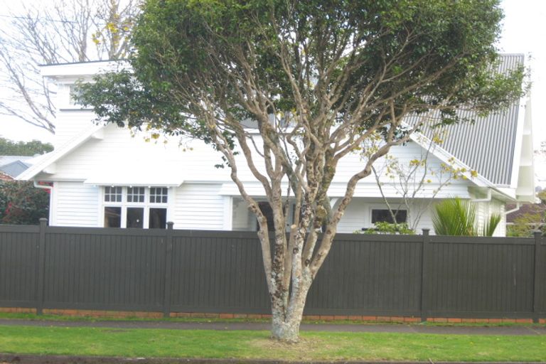 Photo of property in 21 George Street, Lower Vogeltown, New Plymouth, 4310