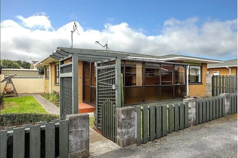 Photo of property in 6 Holsworthy Road, Lower Vogeltown, New Plymouth, 4310