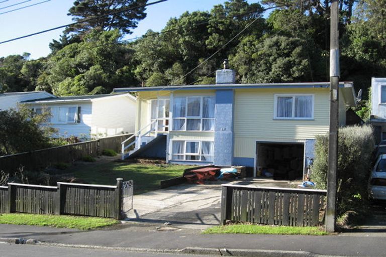 Photo of property in 35 Black Rock Road, Newlands, Wellington, 6037