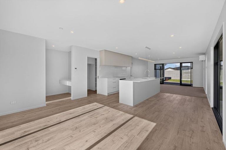 Photo of property in 27 Hanmer Crescent, Rangiora, 7400