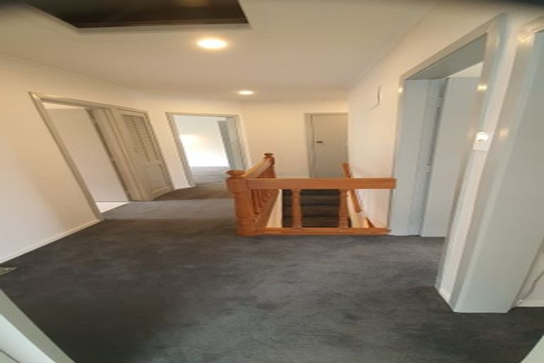 Photo of property in 37 Raroa Terrace, Tawa, Wellington, 5028