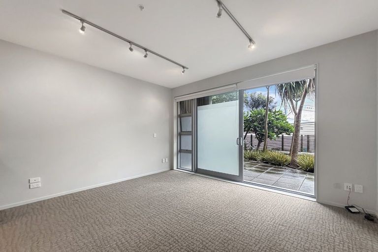 Photo of property in Masina Apartments, 106/80 Riddiford Street, Newtown, Wellington, 6021