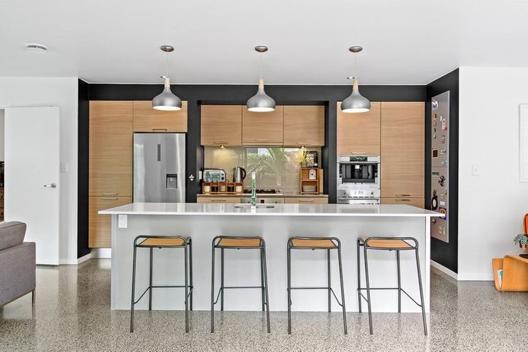 Photo of property in 26a Gladstone Road, Northcote, Auckland, 0627