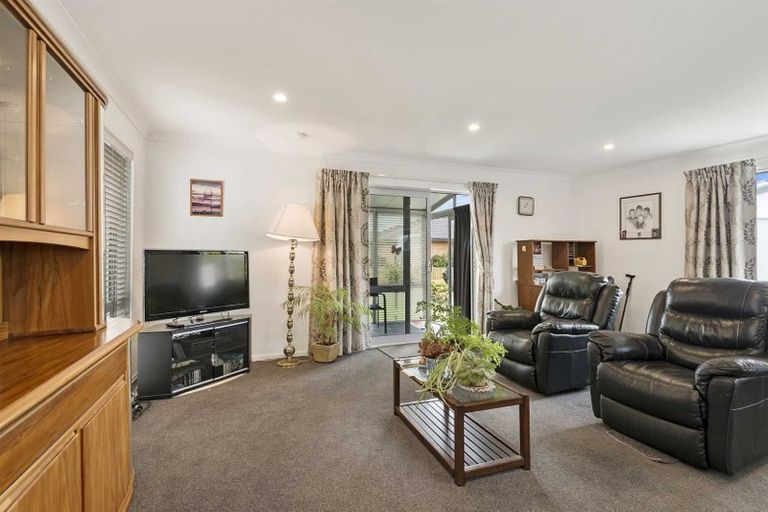 Photo of property in 1/37 Aberfoyle Place, Parklands, Christchurch, 8083