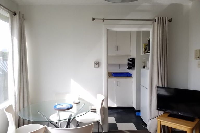 Photo of property in Churchill Flats, 213 The Terrace, Wellington Central, Wellington, 6011