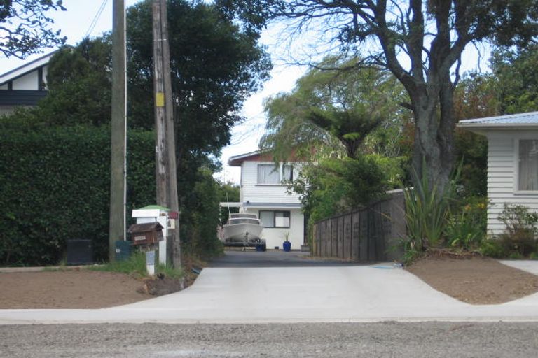 Photo of property in 473 Glenfield Road, Glenfield, Auckland, 0629